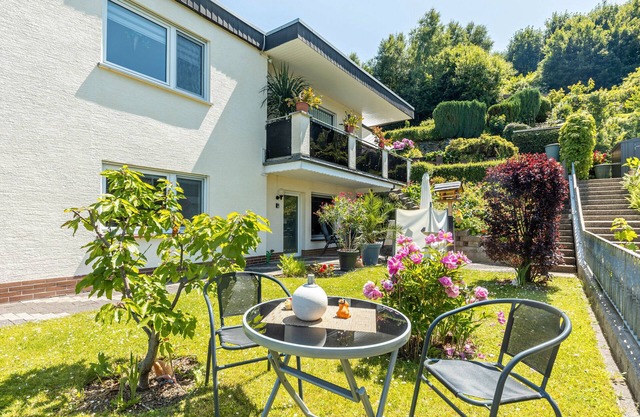 Apartment 'Oase Ruhrtalblick' with Mountain View, Private Terrace and Wi-Fi