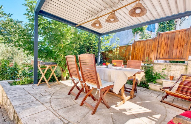 Apartment "Olympe" – Terrace and Garden, Ideal for Couples or Small Families