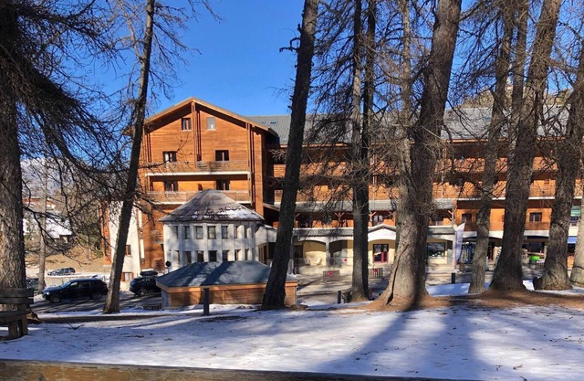 Apartment on the foot of slopes in Guillaumes