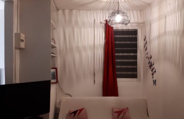 Apartment on the 1st floor small building, close to the sea, airy and pleasant.