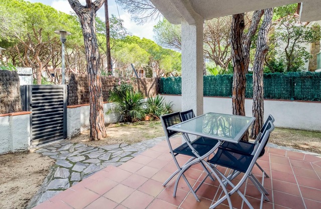 Apartment on the beach near public transport