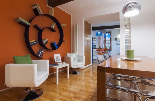 Apartment on the first floor completely refurbished in a contemporary style.