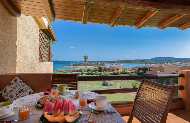 Apartment on the sea, with swimming pool and sea view wi fi