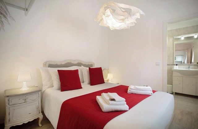 Apartment 'Páteo Da Várzea 5' with Shared Garden and Wi-Fi