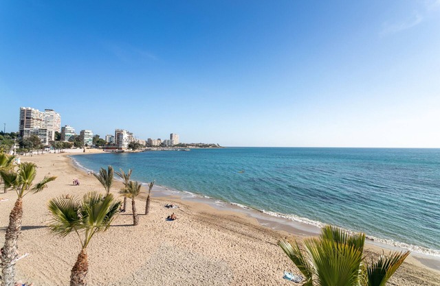 Apartment 'Primera Línea De Playa' with Shared Pool, Wi-Fi and Air Conditioning