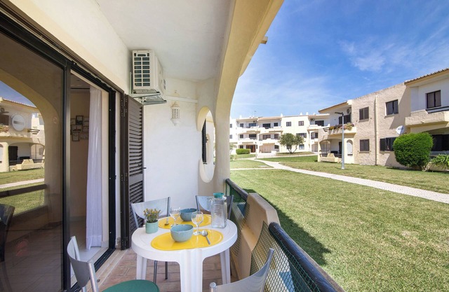 Apartment 'Quinta Nova Hideaway - Alvor' with Shared Pool, Wi-Fi and Air Conditioning