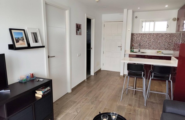 Apartment - renovated 1 bedroom on the top floor