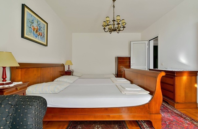 Apartment RuzicaCharming 1-bedroom apartment with Sveti Stefan