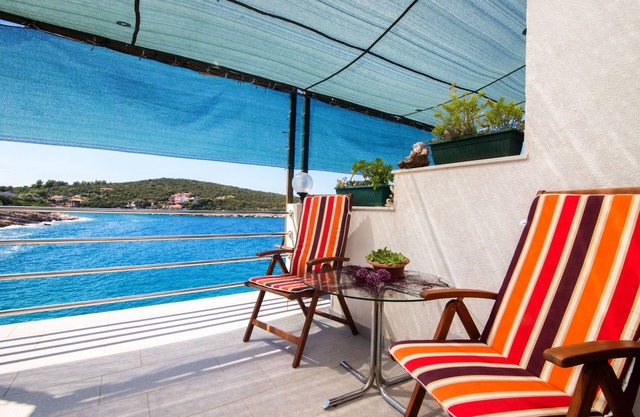 Apartment Sanka (46881-A1) - Gdinj - island Hvar