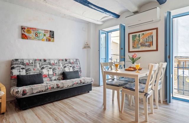 Apartment 'Sf5' with Balcony, Wi-Fi and Air Conditioning