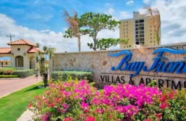 Apartment Sleeps 6 with Pool Access