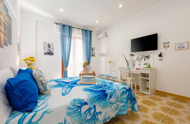Apartment 'Sole e Amore' with Balcony, Wi-Fi and Air Conditioning