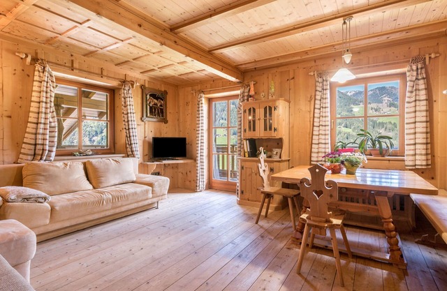 Apartment "Stofnerhof Bauernhaus" with Mountain View, Shared Garden & Wi-Fi