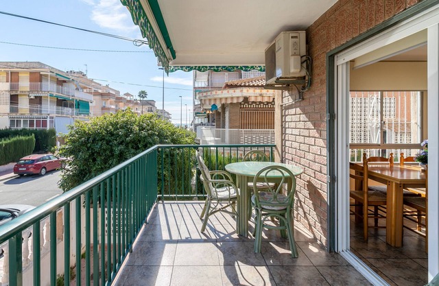 Apartment 'Sunflower Salamanca' with Balcony, Wi-Fi and Air Conditioning