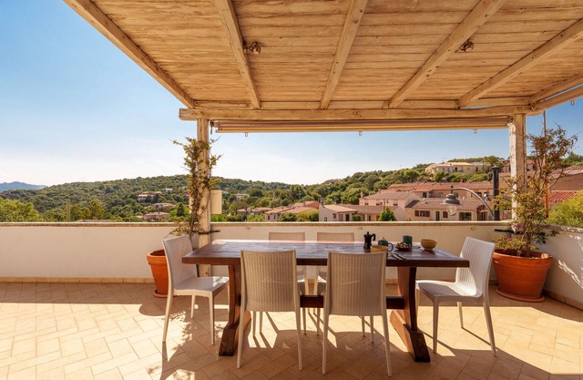Apartment 'Sunset San Pantaleo' with Private Terrace, Wi-Fi and Air Conditioning