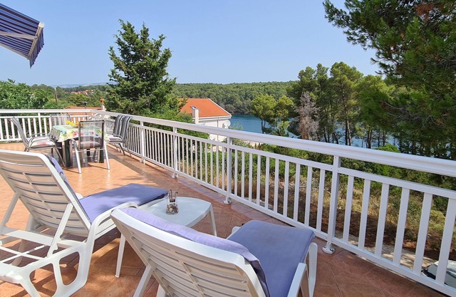 Apartment The view (88711-A1) - Vrboska - island Hvar
