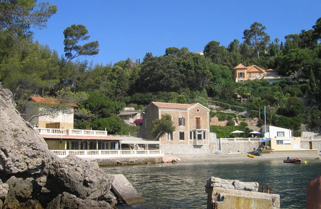 Apartment T1 bis on the ground floor of a villa with terrace close to the beach