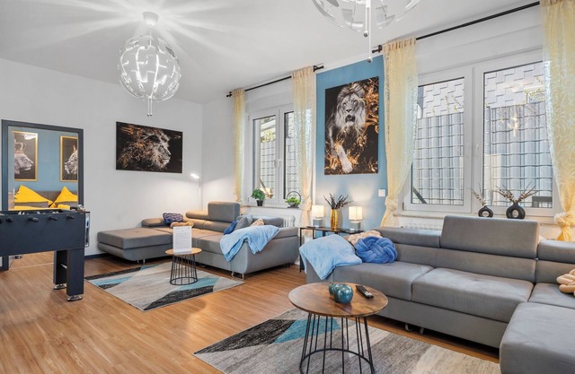 Apartment 'The Golden Lion - Quiet - Car Park' with Private Garden and Wi-Fi