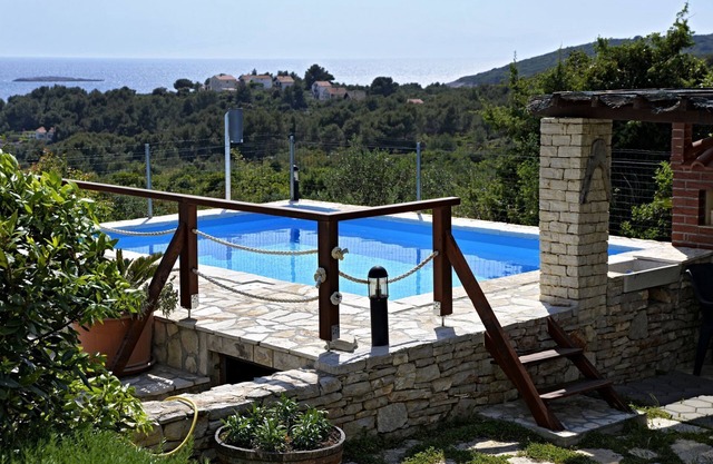 Apartment Toni - with pool and view: A4(4) - Maslinica, Island Solta, Croatia