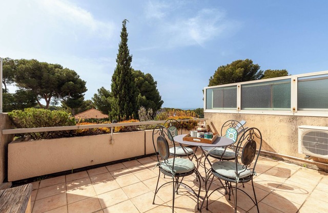 Apartment 'Tres Beau T2 - 50 M' with Sea View, Wi-Fi and Air Conditioning