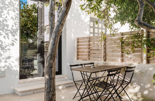 Apartment 'Vento E Salsedine Tramontana' with Private Garden, Wi-Fi and Air Conditioning