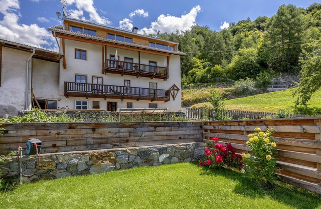 Apartment 'Vernalhof Apt Panorama Large' with Mountain View, Shared Terrace and Wi-Fi