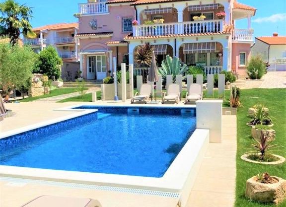 Apartment Villa Engel with Pool