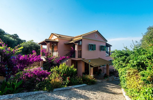 Apartment 'Villa Pepy Studio 2' close to the Beach with Garden & Wi-Fi