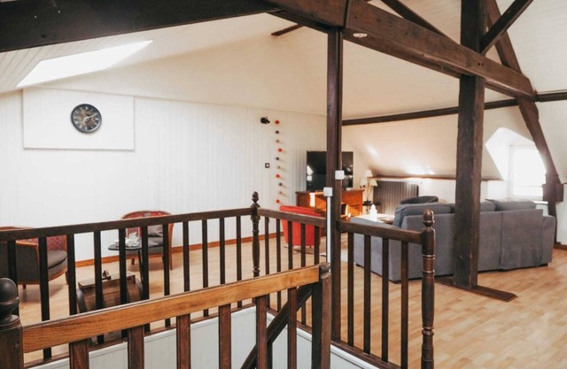 APARTMENT WITH PATIO, PETS WELCOME