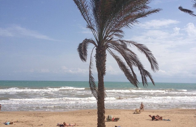 Apartment w/Private Balcony, Sleeps 4. Pool, Jacuzzi, BBQ On Roof Terrace.