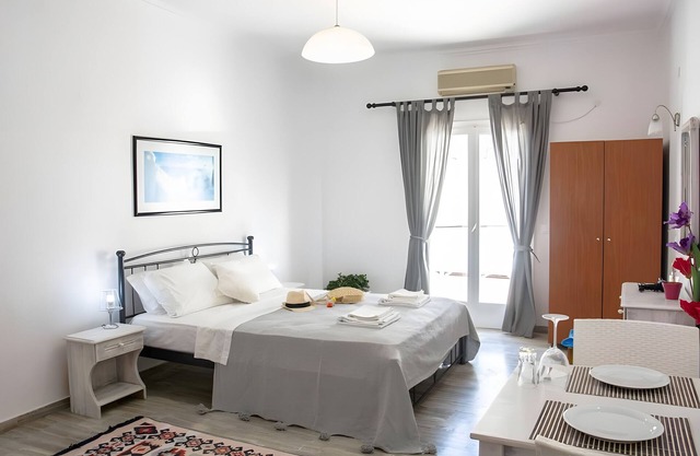 Apartment 'White Wave Studio 1' with Sea View, Wi-Fi and Air Conditioning
