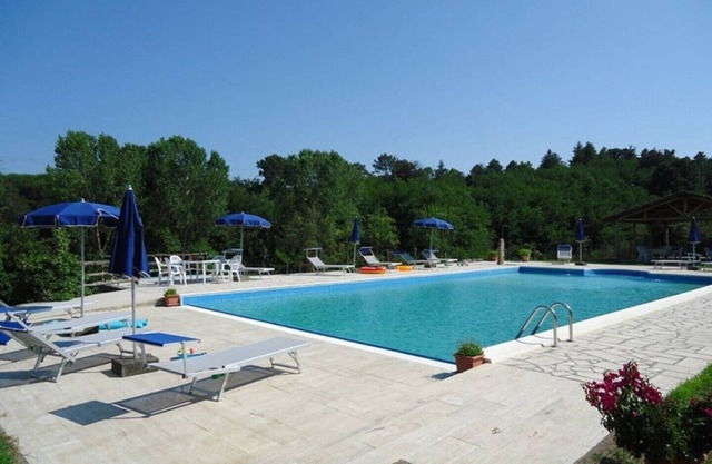 Apartment with 4 bedrooms and 3 bathrooms in a cozy vacation farmhouse.