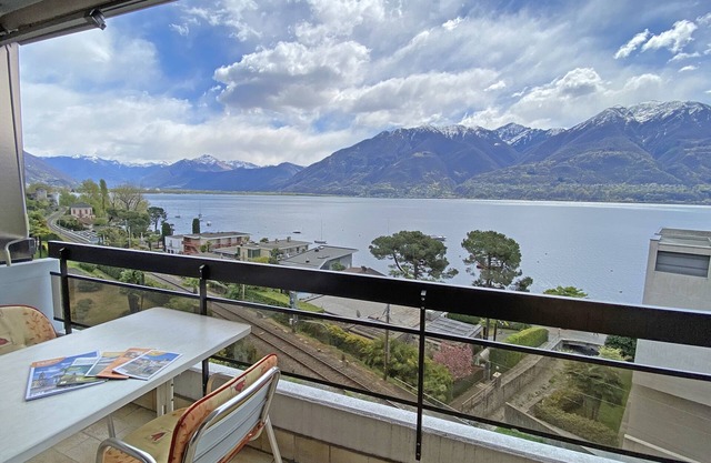 Apartment with a fantastic view of Lake Maggiore