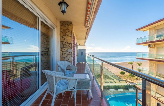 Apartment with excellent beachfront location