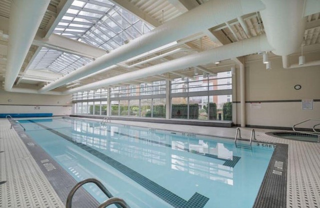 Apartment with Free Parking and Swimming pool.