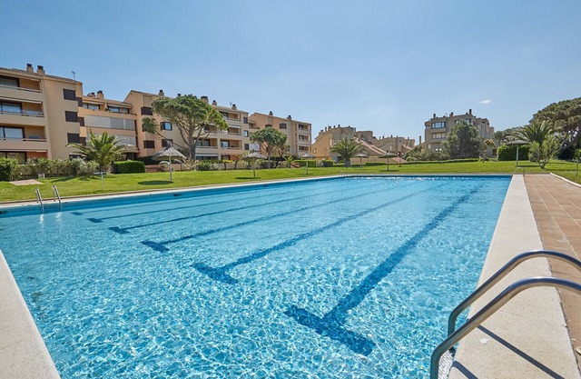 Apartment with garden & pool - First line Pals beach (GM 2H 411)