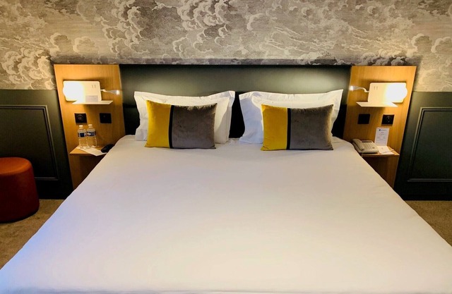 Apartment with hotel services