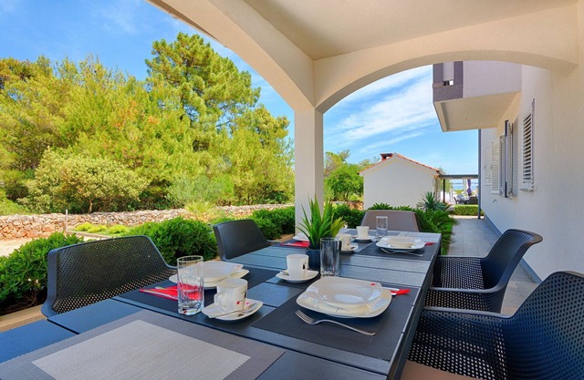 Apartment with pool | Sea view | quiet location | for 4 per.