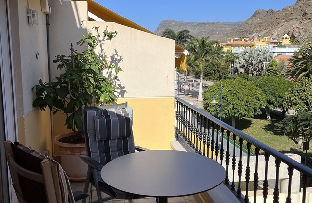 Apartment with private roof terrace close to beach and shops in Puerto de Mogan.