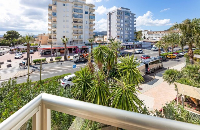 Apartment with shared pool, near the beach