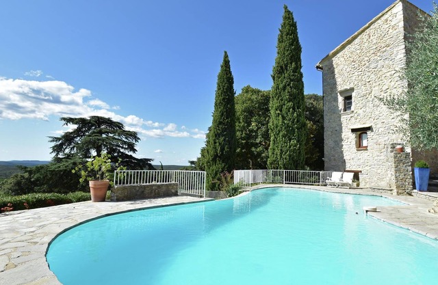 Apartment with swimming pool in a castle