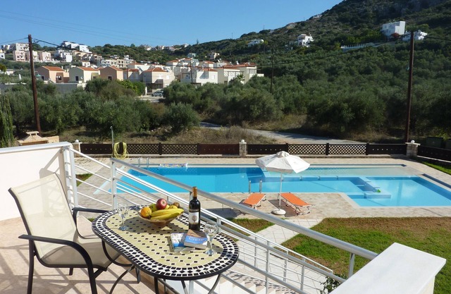 Apartment with shared pool only 400 meters from the beach