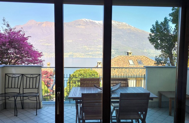 Apartment with terrace and beautiful lake view