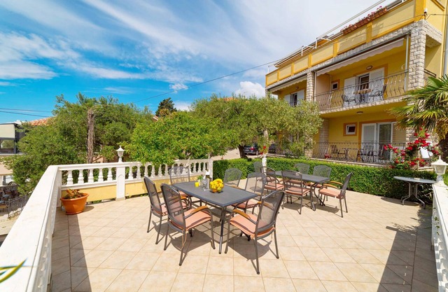 Apartments and rooms Slavko, (8115), Banjol, Croatia