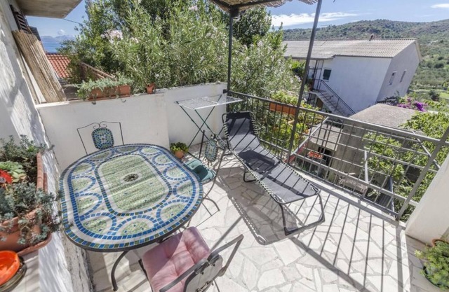 Apartments Anita (45751-A2) - Slatine (Ciovo)