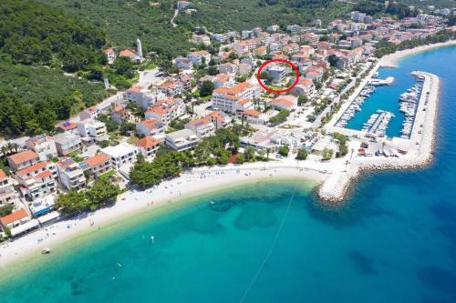 Apartments by the sea Tucepi, Makarska - 23256