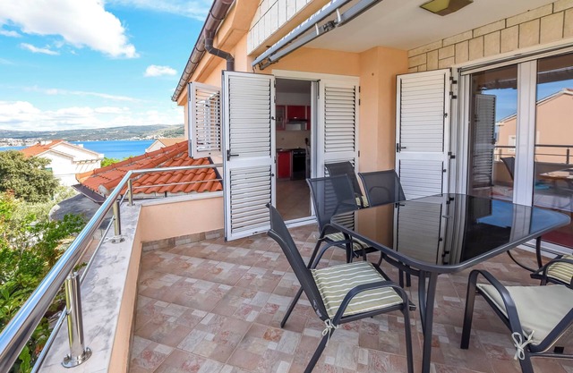 Apartments Ema (22211-A2) - Razanj