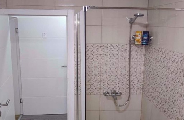 Apartments Hani - Triple Room with Private Bathroom (1)