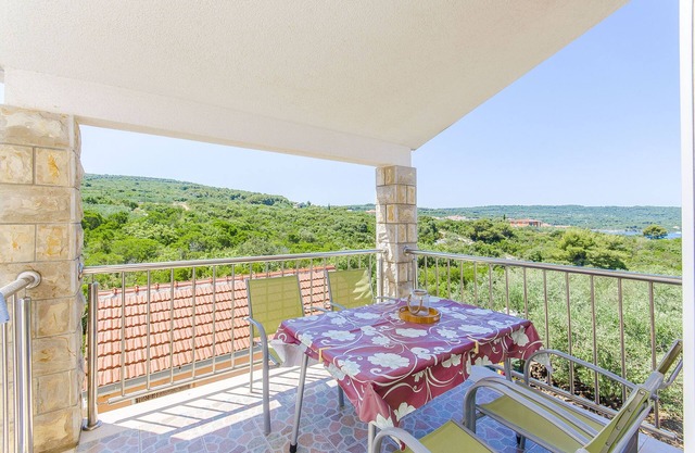 Apartments Kažimir (45981-A4) - Necujam - island Solta