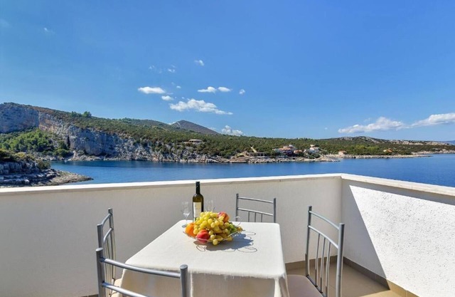 Apartments Igor (44141-A5) - Gdinj - island Hvar